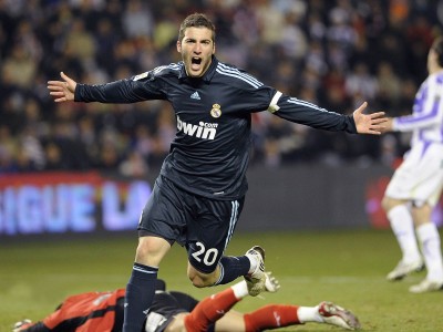 kaiyun官方-VAR再成众矢之的，哈兰德对阵申花疑似点球引发巨大争议，足球公正性遭拷问，VAR争议再起，哈兰德点球疑云拷问足球公正性